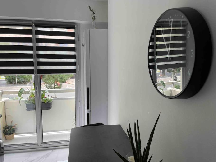 Superbe Appartement Carre Delfino Port De ニース エクステリア 写真